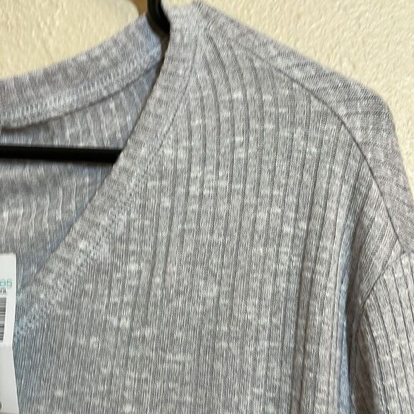 Maurices 24/7 Cozy V Neck Long Sleeve Tee Gray size Small NWT - Picture 8 of 9
